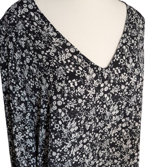 CeCe Black & White Floral Tie Cuff Top – Size Large - Picture 2 of 5